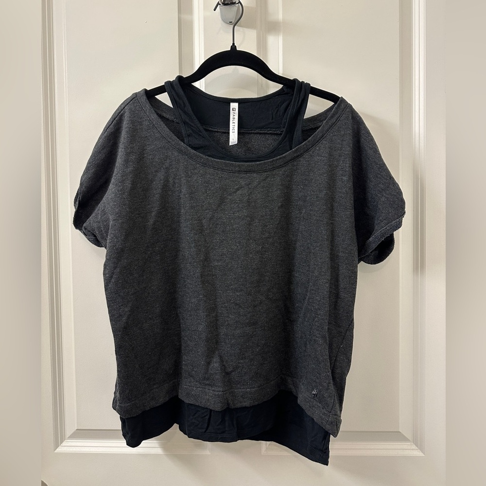 [Fabletics] Faux Layered Workout Top